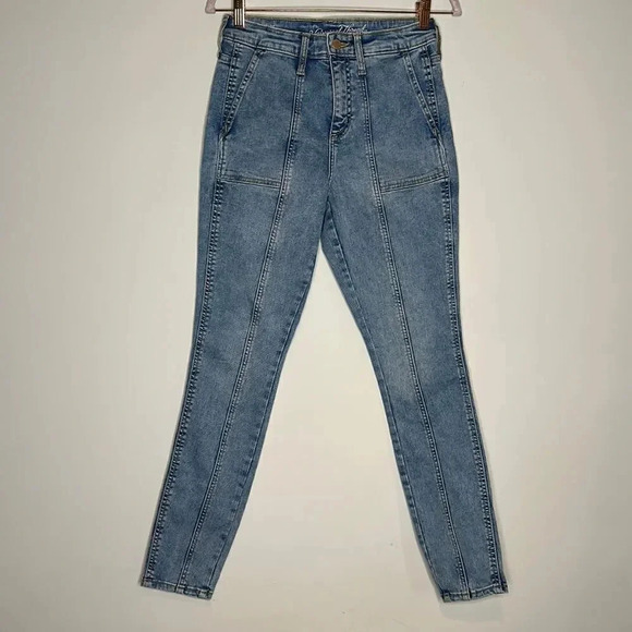 Universal Thread Blue Denim Jeans - Picture 1 of 8